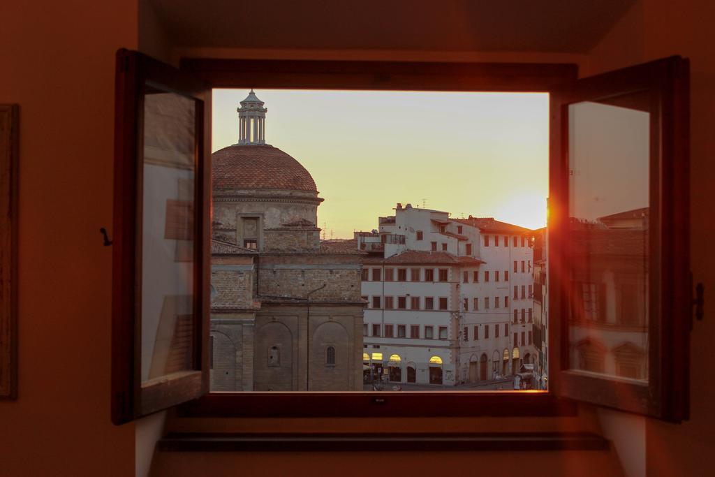 The Artists' Palace Florence Room photo